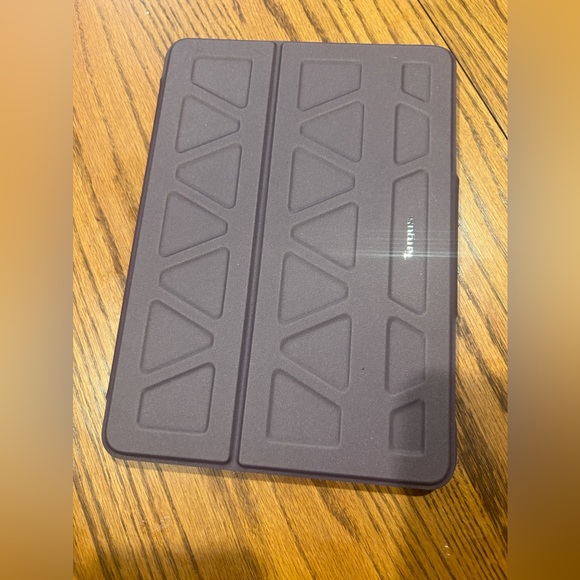 Apple iPad 9th Generation - Picture 1 of 2